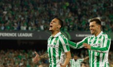 开云体育登录-切尔西豪取连胜，欧冠半决战势如破竹