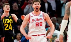 开云下载-捍卫荣誉！球队铁血防守，奋力保送晋级券