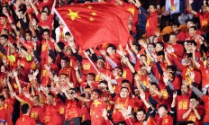 开云体育官方网站-关于顶尖足球职业队争夺胜利，场面火爆的信息