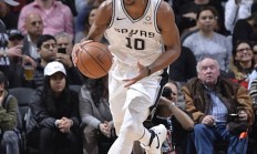 开云体育-马刺擒爵士，德罗赞23分领军破敌