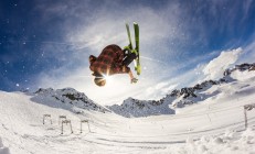 开云下载-鏖战的艺术，当绿茵场的铁血遇见方寸球台的嘶吼