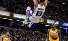 开云体育下载-太阳后卫砍下三分制胜球，完成逆转战绩