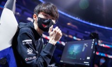 开云体育官网-NS力克HKA，Faker操刀奇招英雄翻盘宿敌对决八强赛，引爆全场热议