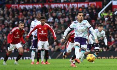 开云官网-包含伯恩茅斯客场战平西汉姆联，难分高下的词条