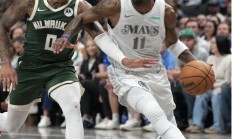 开云体育在线-老鹰客场取胜独行侠，队史首次季后赛胜利的简单介绍