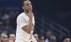 开云体育下载-尼克斯惨遭活塞逆转，半场领先全场落后