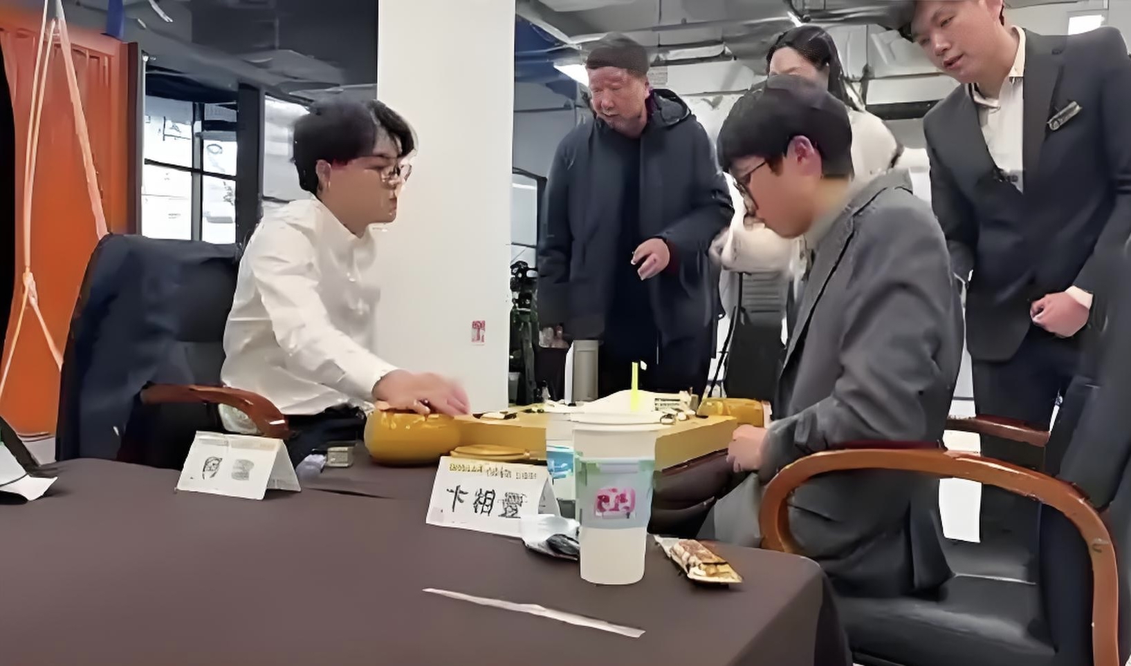 比赛中爆发的争执引发了裁判团队介入