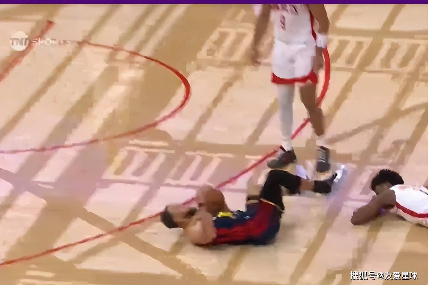比赛中爆发的争执引发了裁判团队介入