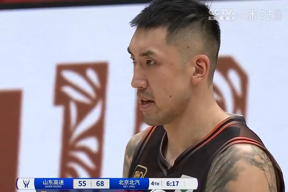 山东男篮大胜北京队，震撼全场