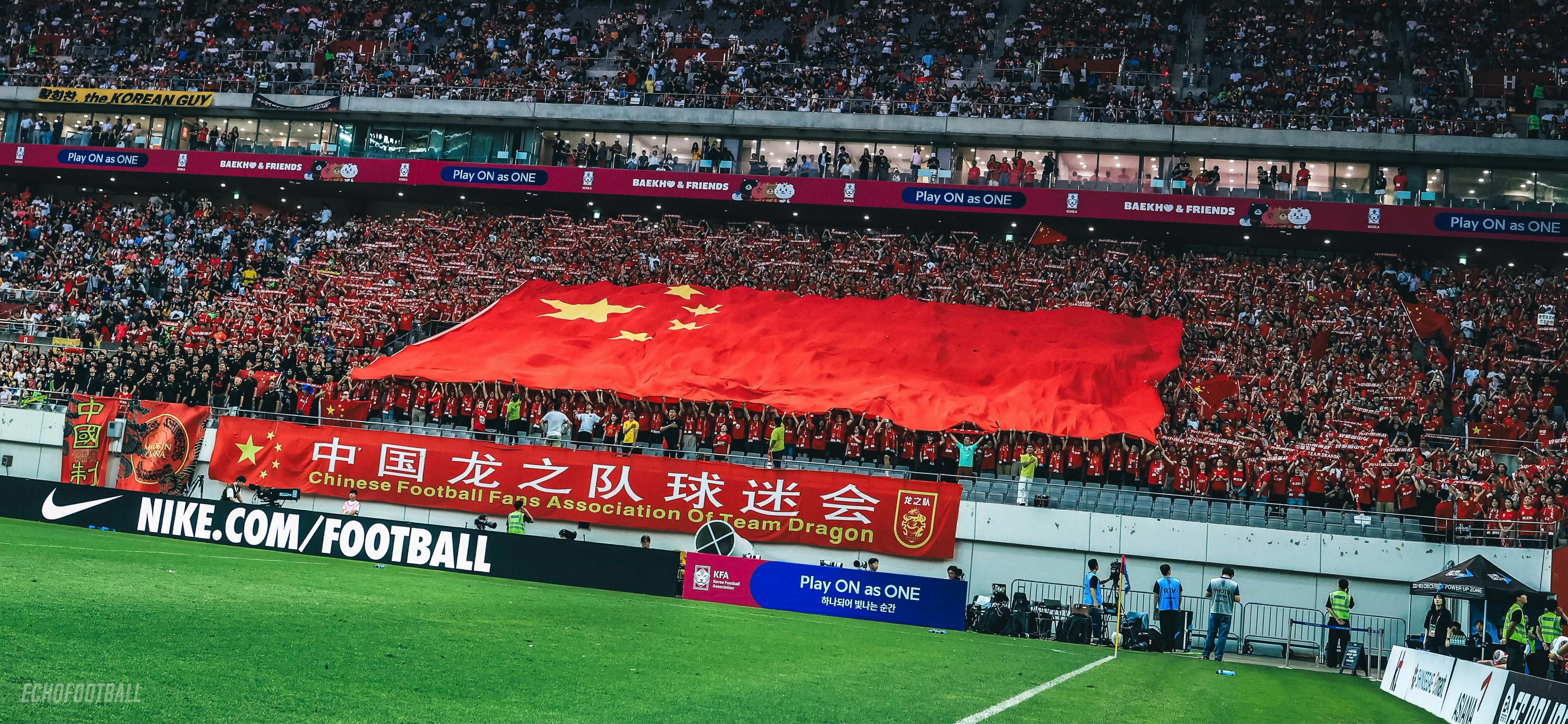 顶级联赛强敌对决激发球迷热情场上火爆