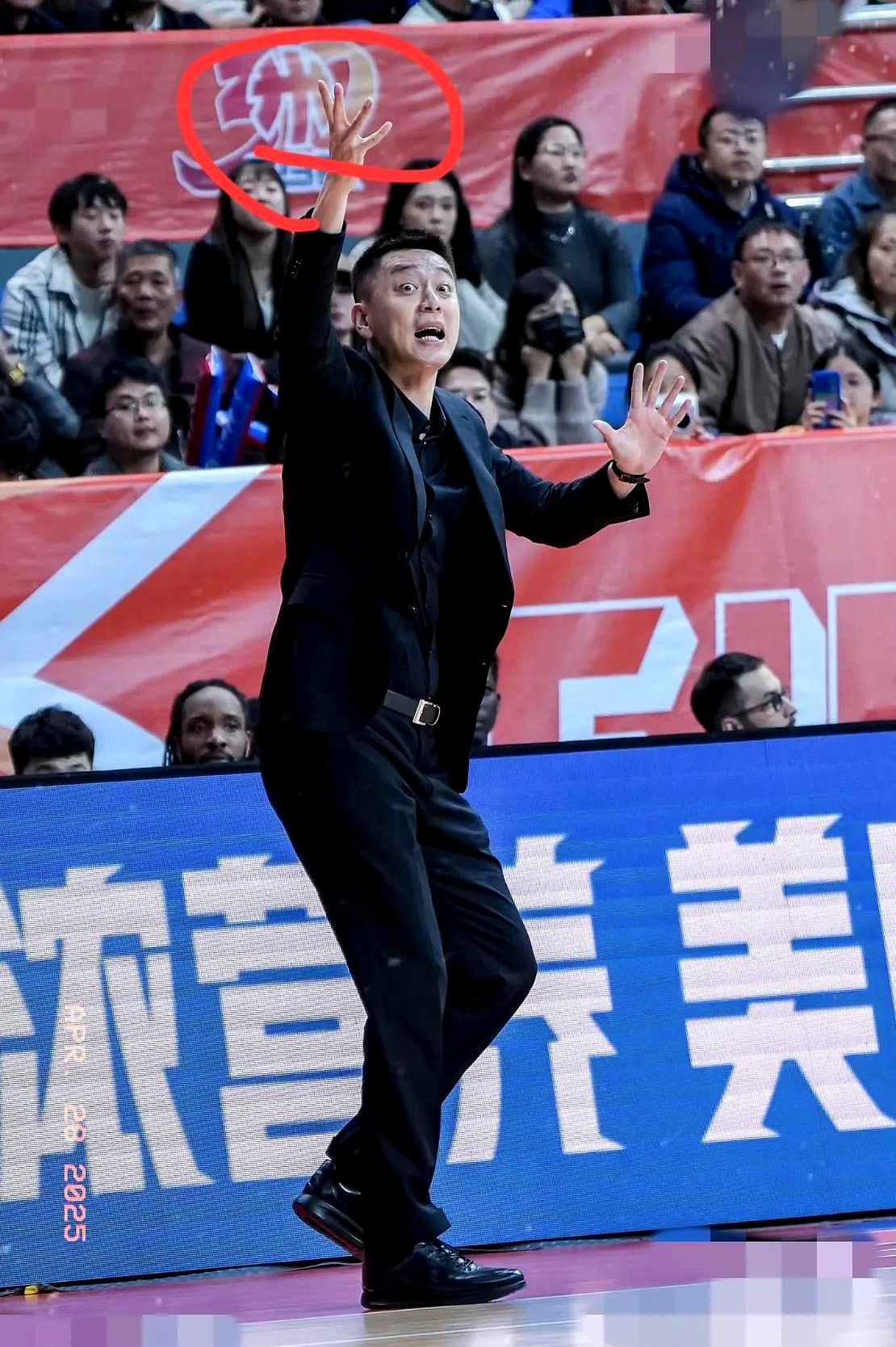 辽宁男篮突破困境，全力追求胜利