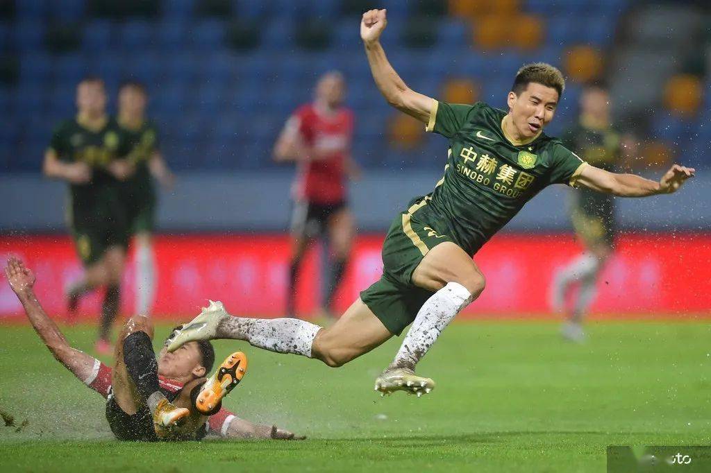 上海队主场逆袭，终场力克四川取得首胜