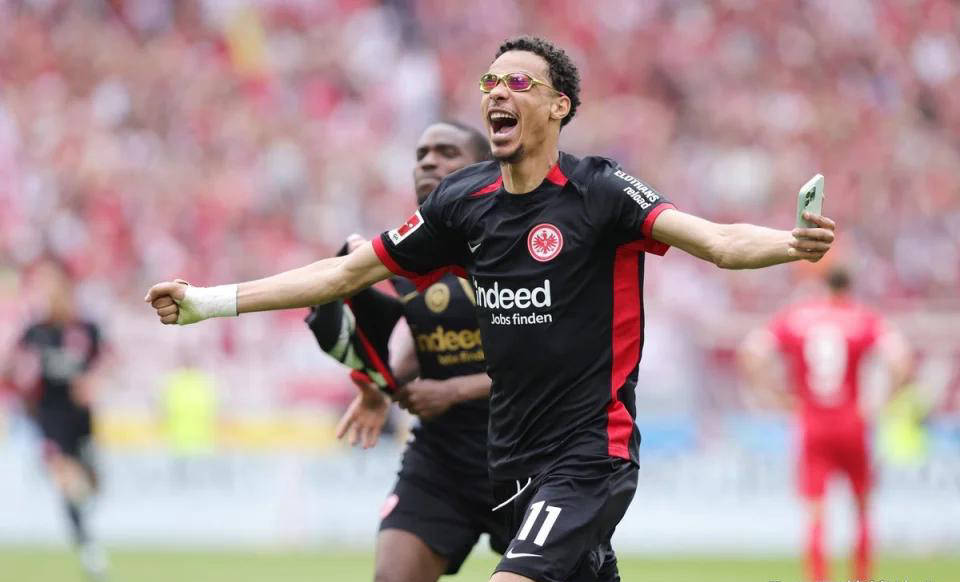 利物浦前锋代表法兰克福出战,表现抢眼 利物浦前锋代表法兰克福出战,表现抢眼