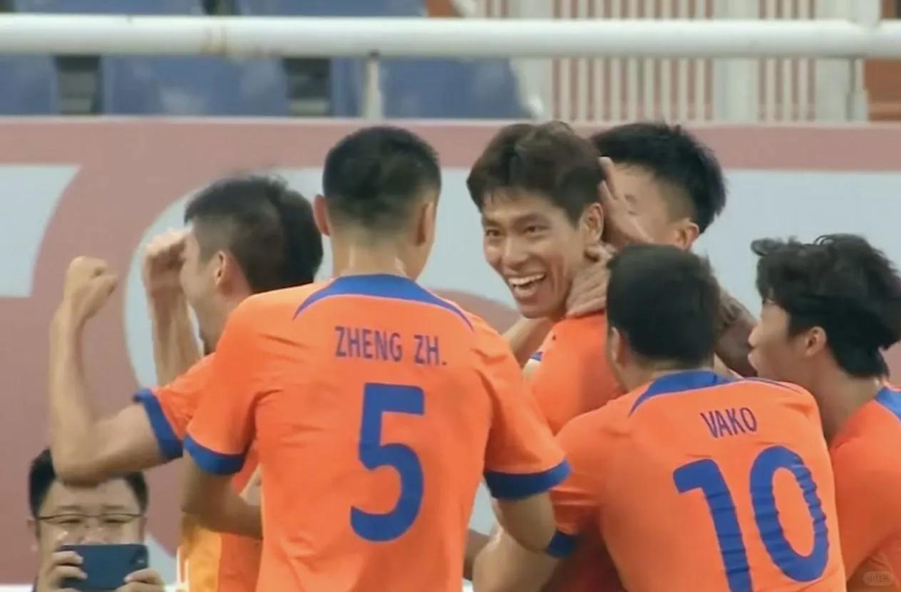 南非联赛球员破门得分惊艳全场 南非联赛球员破门得分惊艳全场