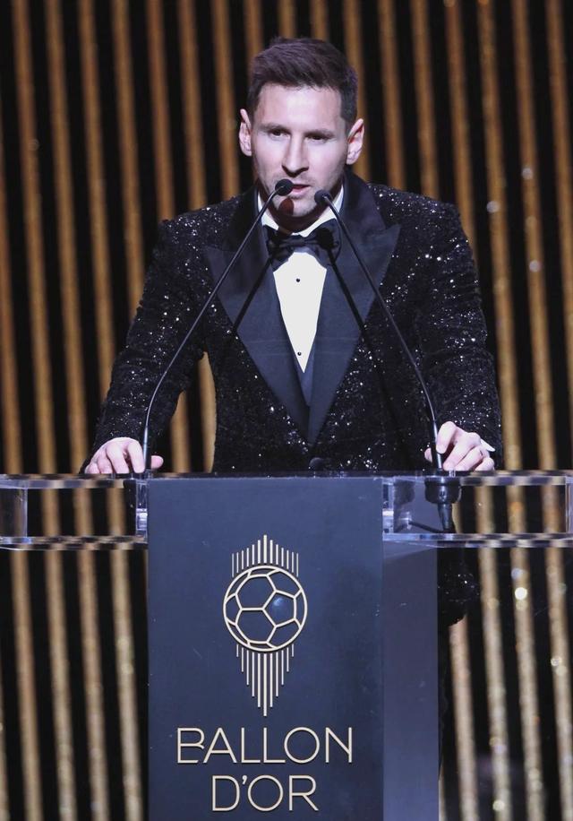梅西荣膺金球奖，成为当之无愧的王者