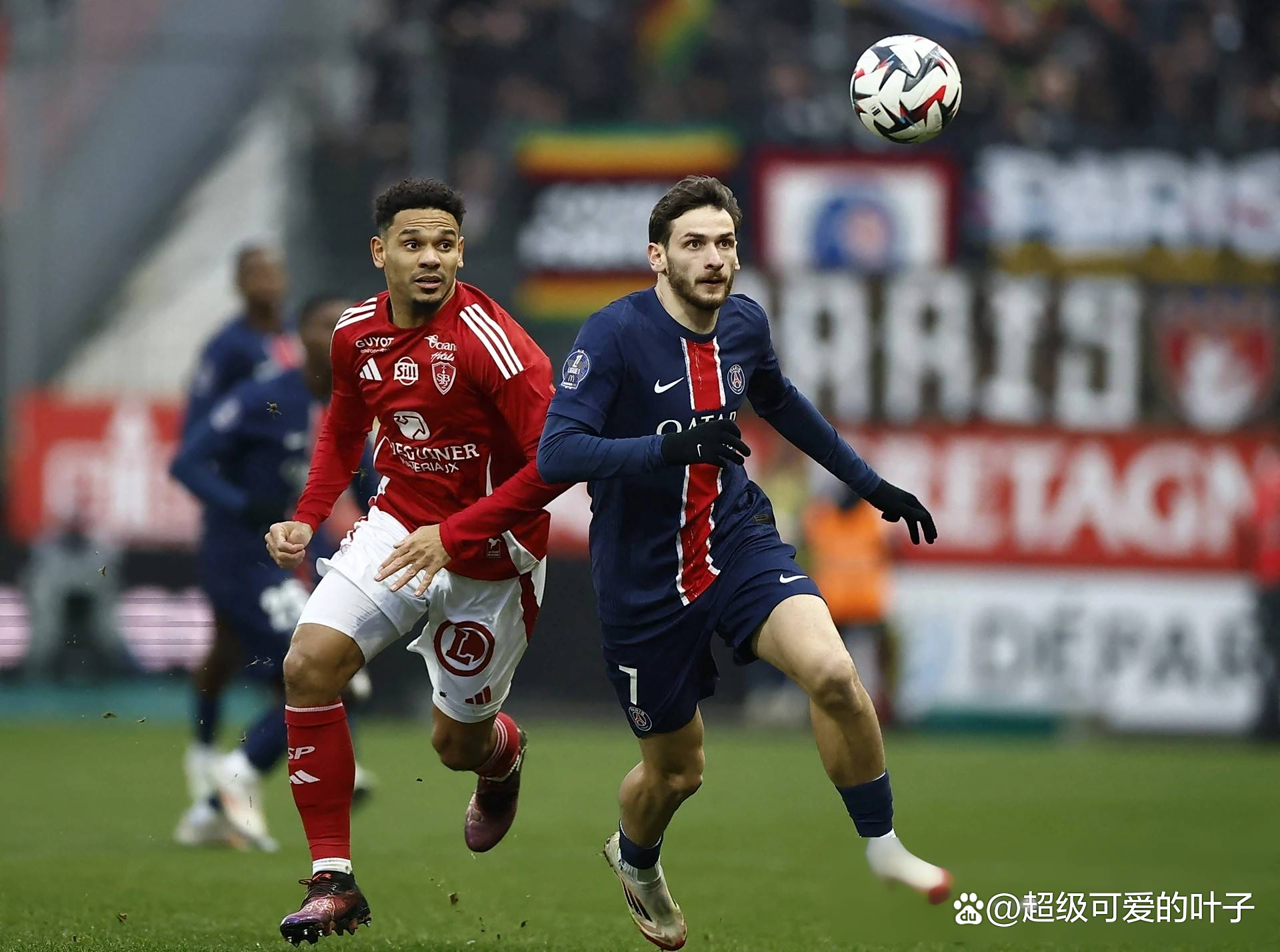 欧洲联赛转会市场陷入疯狂，球探密集监测