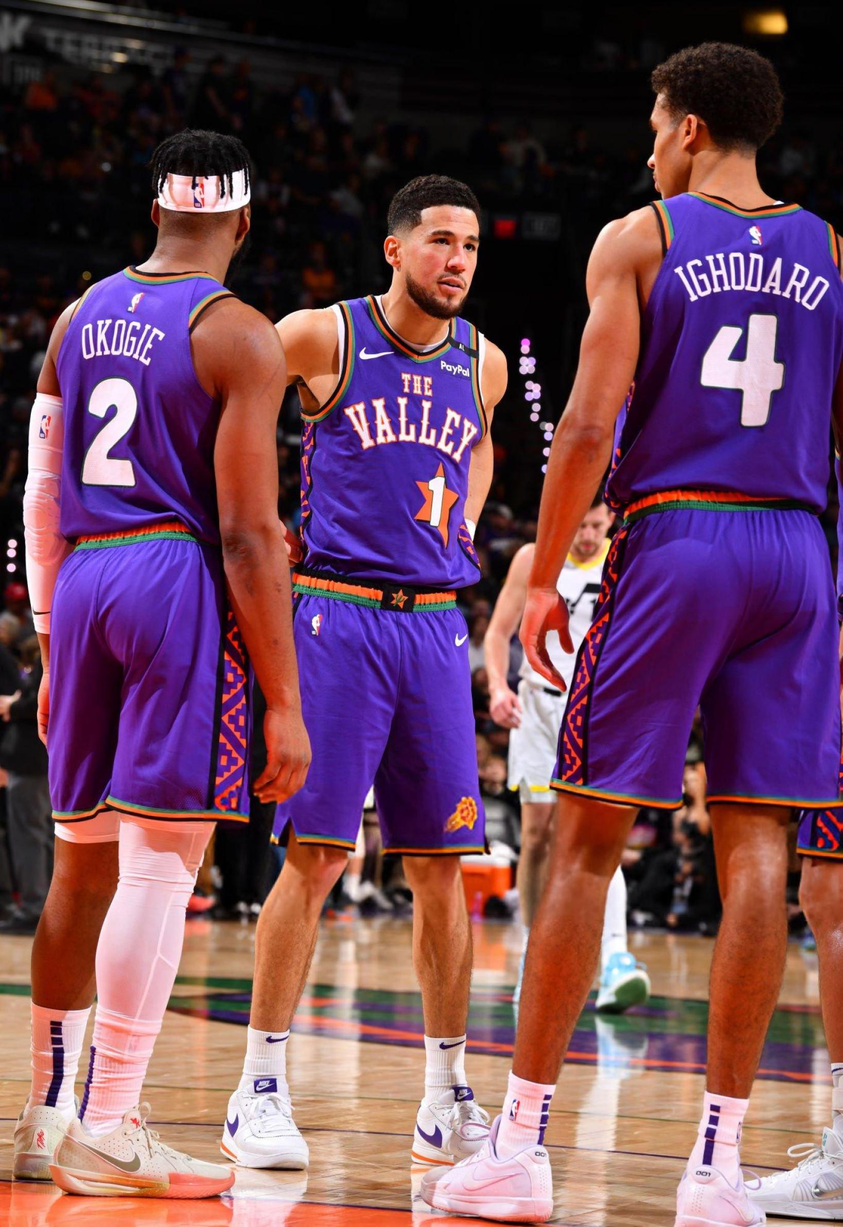 犹他爵士队力克太阳，取得系列赛优势