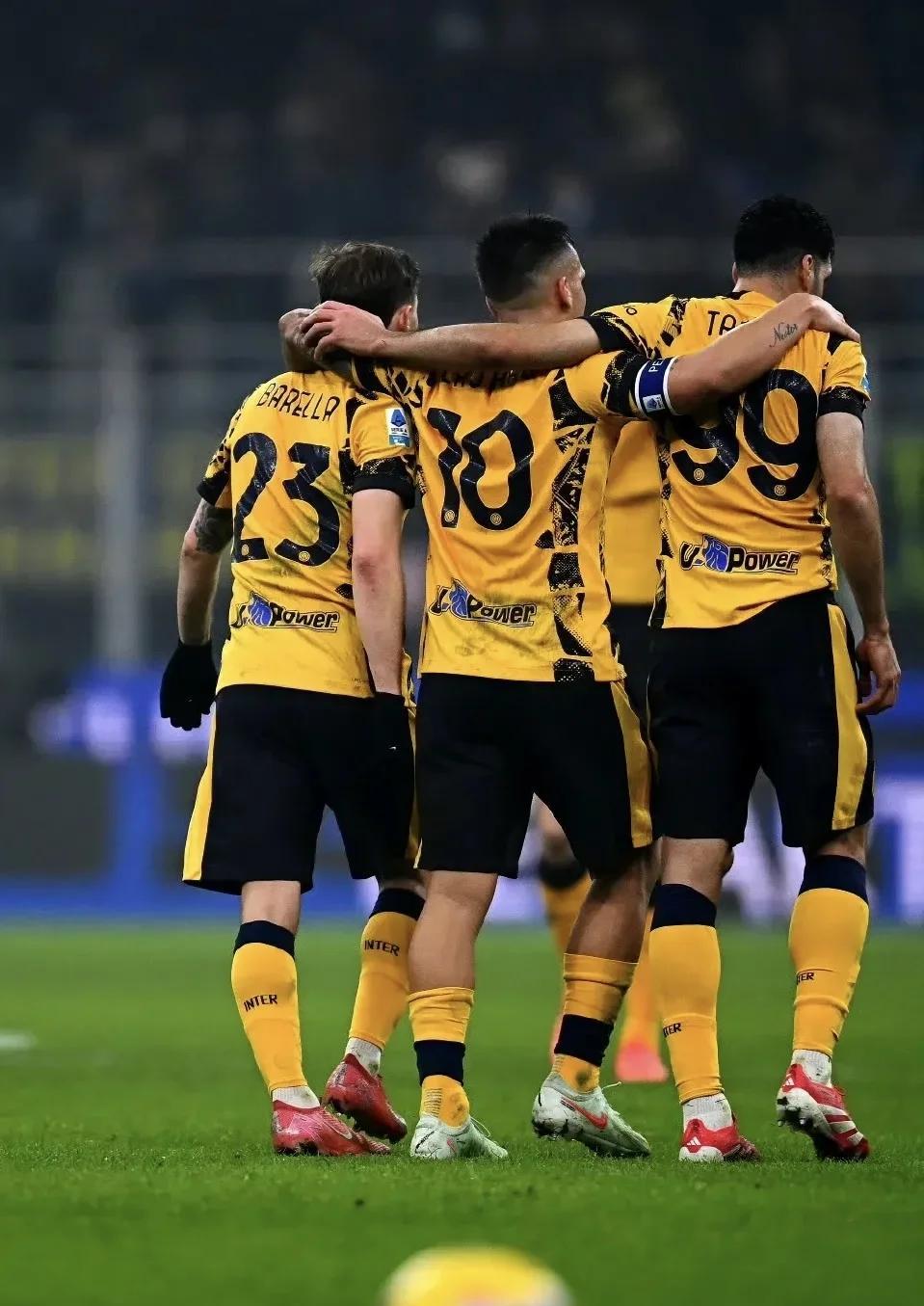 热那亚队主场压制对手取得胜利的简单介绍