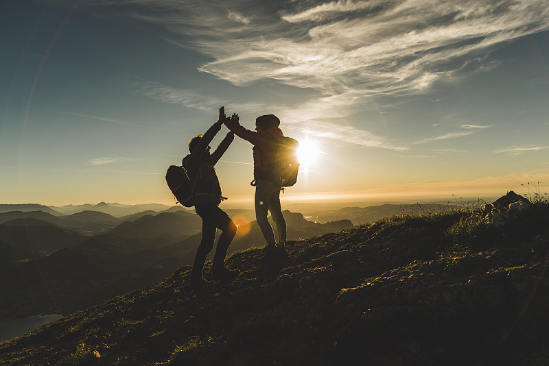 战术年轻执教再登巅峰，声势浩大