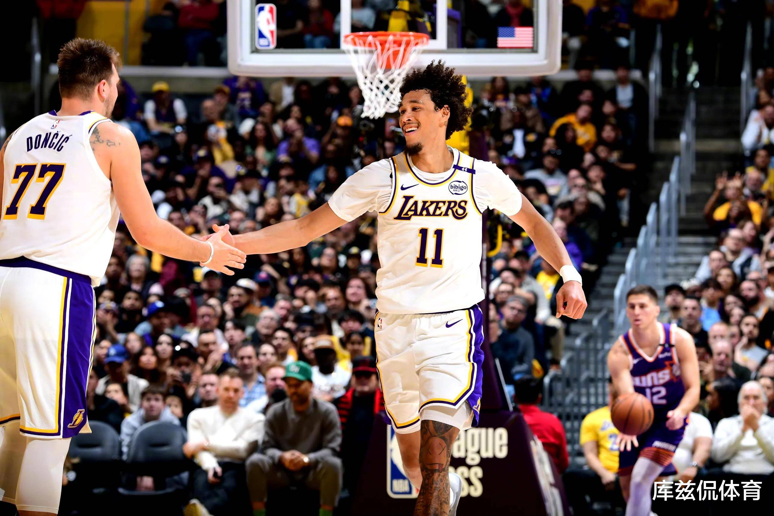 关于中锋频频得分，助队夺得重要胜利的信息