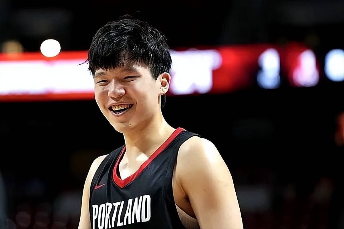 关于新秀球员表现抢眼,主教练大加赞赏的信息 关于新秀球员表现抢眼,主教练大加赞赏的信息