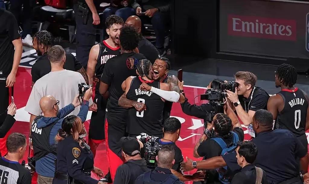 关于新秀球员表现抢眼,主教练大加赞赏的信息 关于新秀球员表现抢眼,主教练大加赞赏的信息