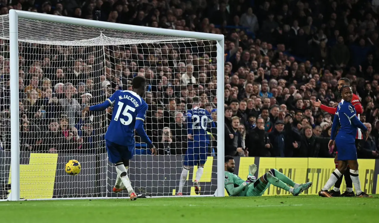 切尔西球队遭遇困境，需全队集结