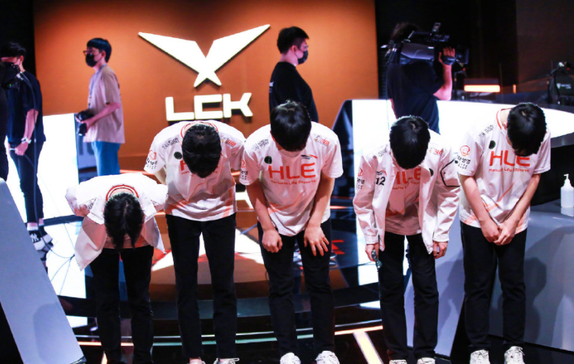 100T绝杀JDG，Perkz操刀奇招英雄翻盘鏖战多局四强赛，点燃全场激情的简单介绍