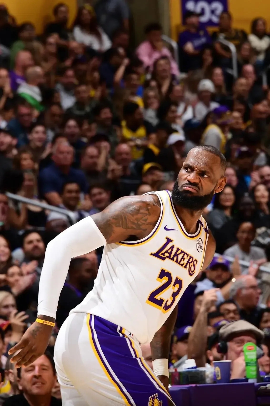 雄鹿战胜湖人，势如奔雷无可阻挡