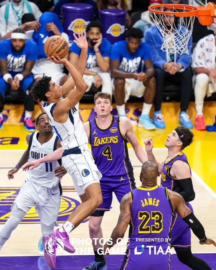 独行侠队在比赛中斩获胜利，晋级到了半决赛