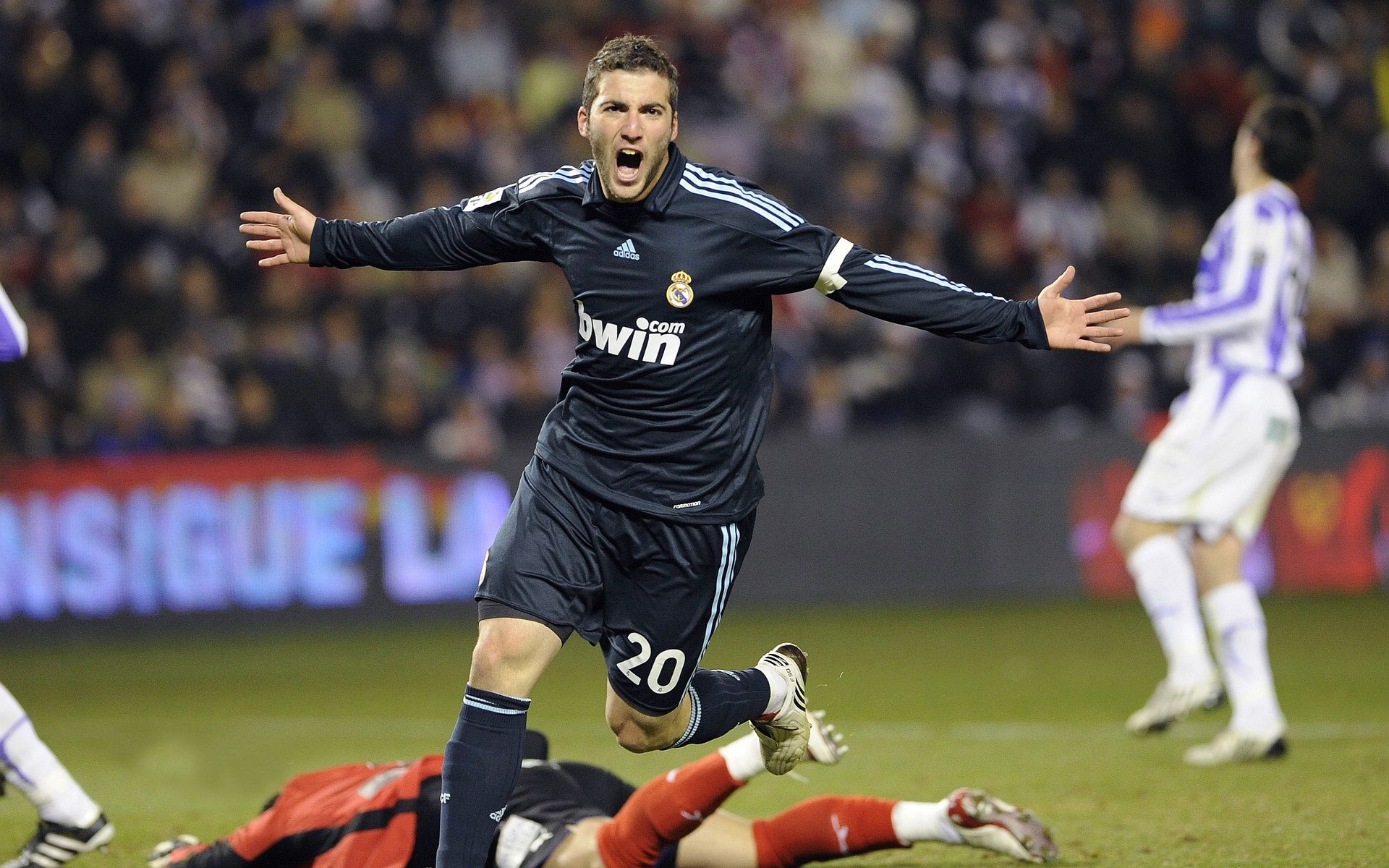 假面戴维斯，在奇才篮网的巨大舞台上，那个无名之人撕下面具