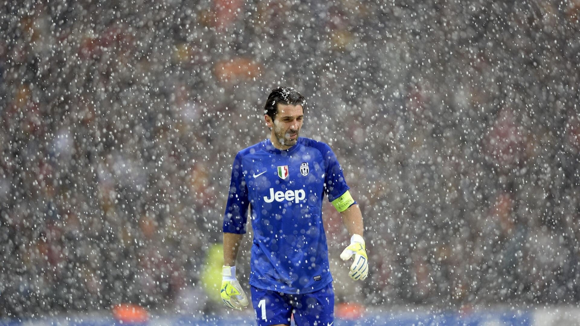 沉默与爆发，35岁苏亚雷斯顶碎时代质疑的一粒窒息制胜球