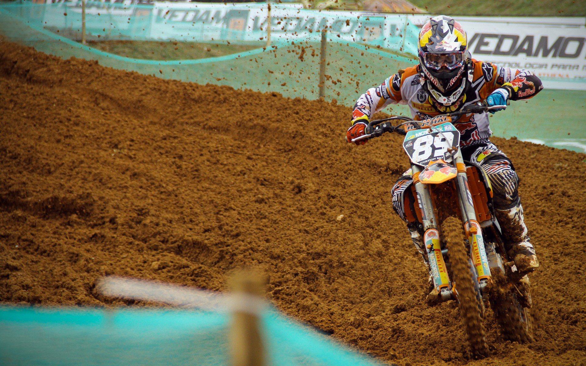 戈贝尔致命一击创历史!马刺跨洋热身赛横扫天津,防守巨塔竟成进攻奇兵